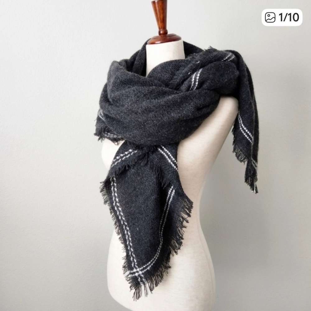 Olive & Pique Gray Blanket Scarf